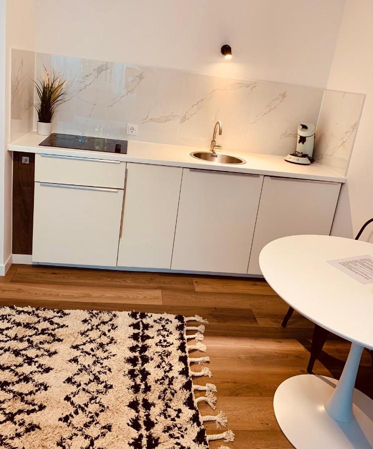 Gaestehaus Zur Uni Klinik Exklusives Apartment Mit Kueche Und Badezimmer Homburg  Eksteriør billede