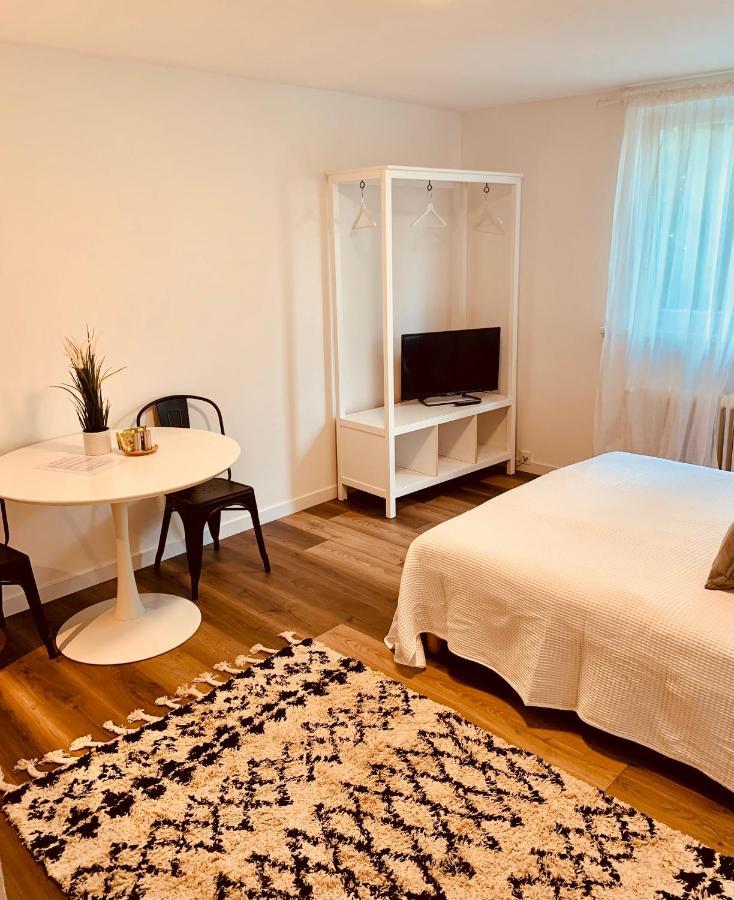 Gaestehaus Zur Uni Klinik Exklusives Apartment Mit Kueche Und Badezimmer Homburg  Eksteriør billede
